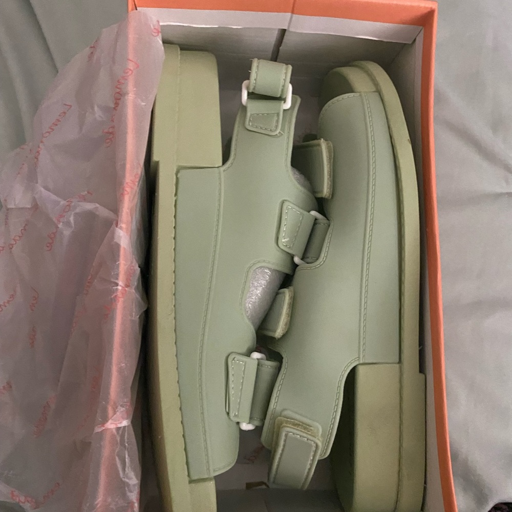 Green sandals - Picture 2 of 3